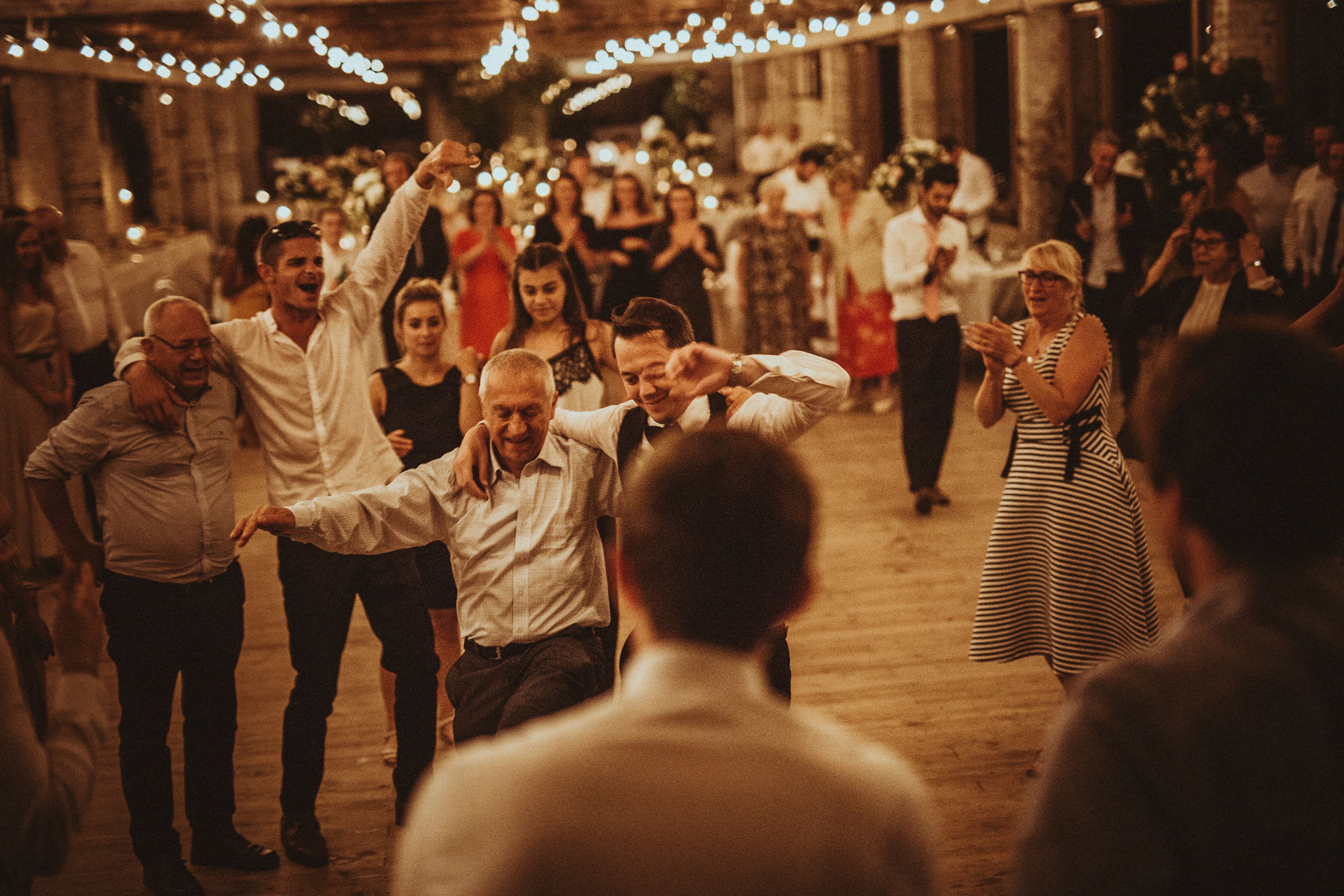Refined musical selection on vinyls for your wedding and events in Occitanie, France.