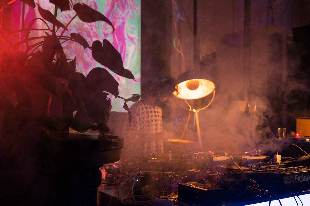 Service DJ mariage séléction vinyle et digitale partout en Occitanie et en France.